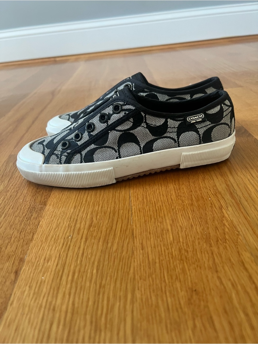 Coach Women’s Black and White Signature Slip-On Sneakers -Excellent condition - Picture 4 of 10
